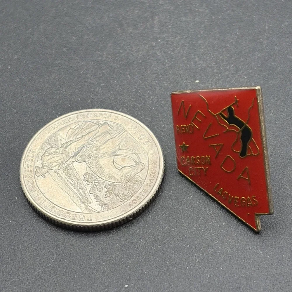 Nevada State Outline Carson City‎ Las Vegas Reno Lapel Hat Pin